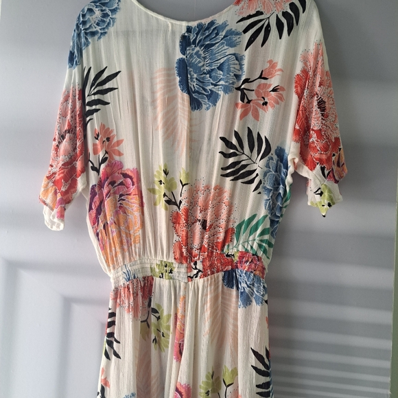 Beautiful jumpsuit. - Picture 3 of 4